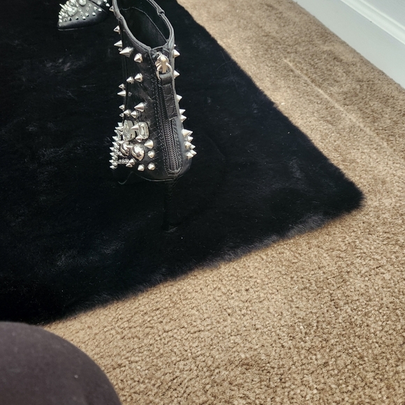 Steve Madden Studded Black Ankle Boots - Picture 3 of 4